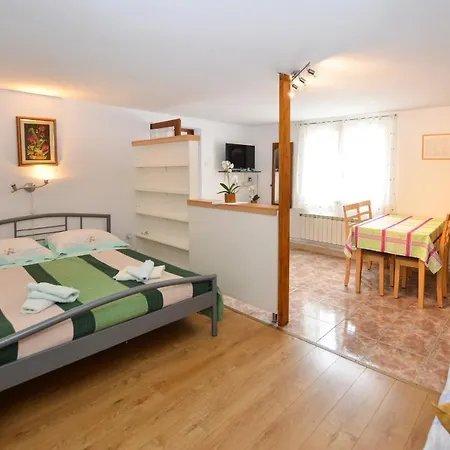 Petar With Terrace Apartmán Rovinj